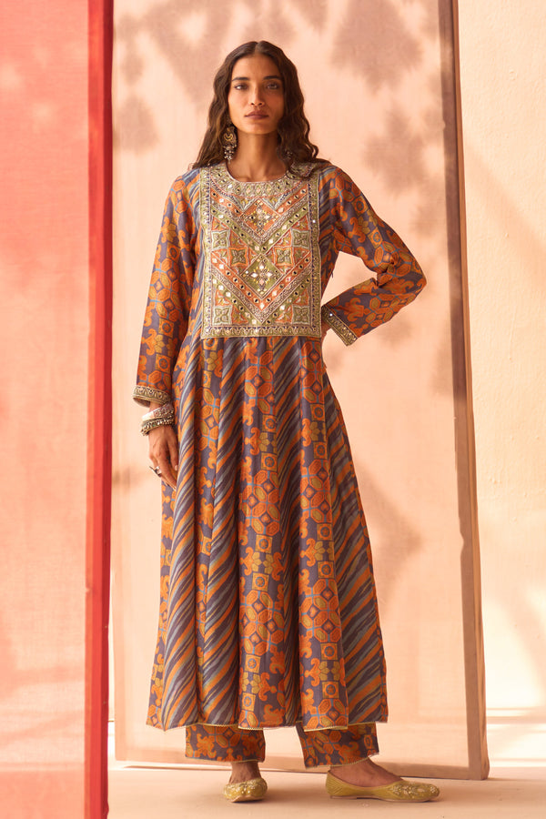 Neel Aaina Kalidaar Set | Embroidered Silk Set