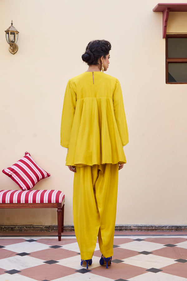 Surbhi Sethi in Twist Suit Set